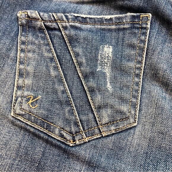 Kut from the Kloth Catherine Boyfriend Premium Denim Shorts Distressed Front - Picture 3 of 16